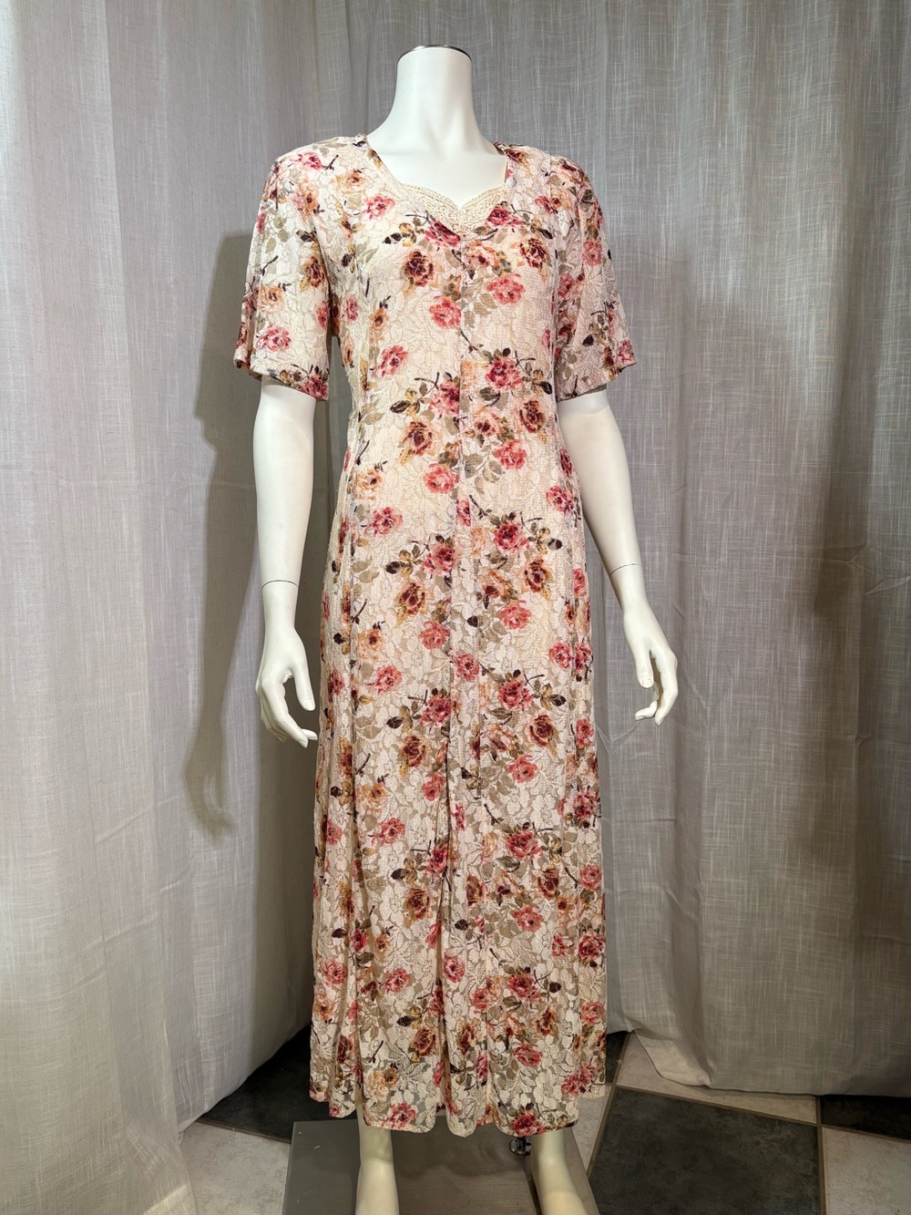 Vintage Nostalgia Floral Lace Maxi Dress with Bow Tie